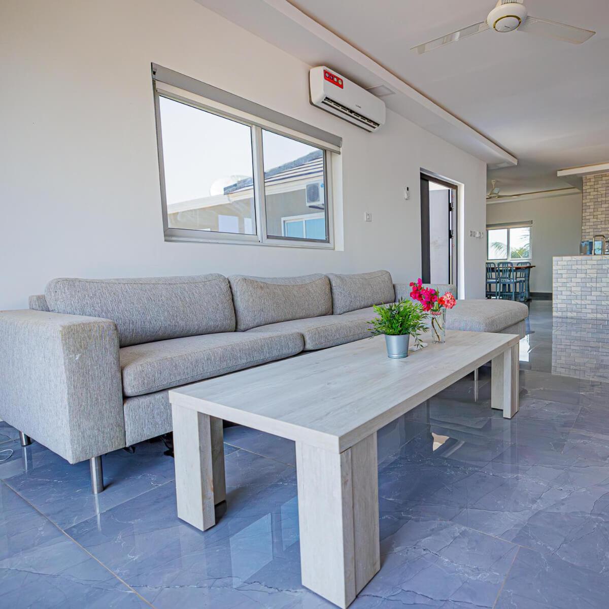 Ocean Villa Heights Brufut ภายนอก รูปภาพ